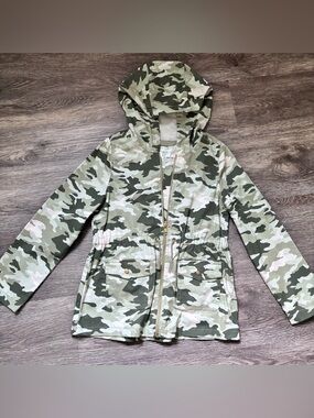 Max Studio Girls Camo Hooded Jacket in Green and Beige